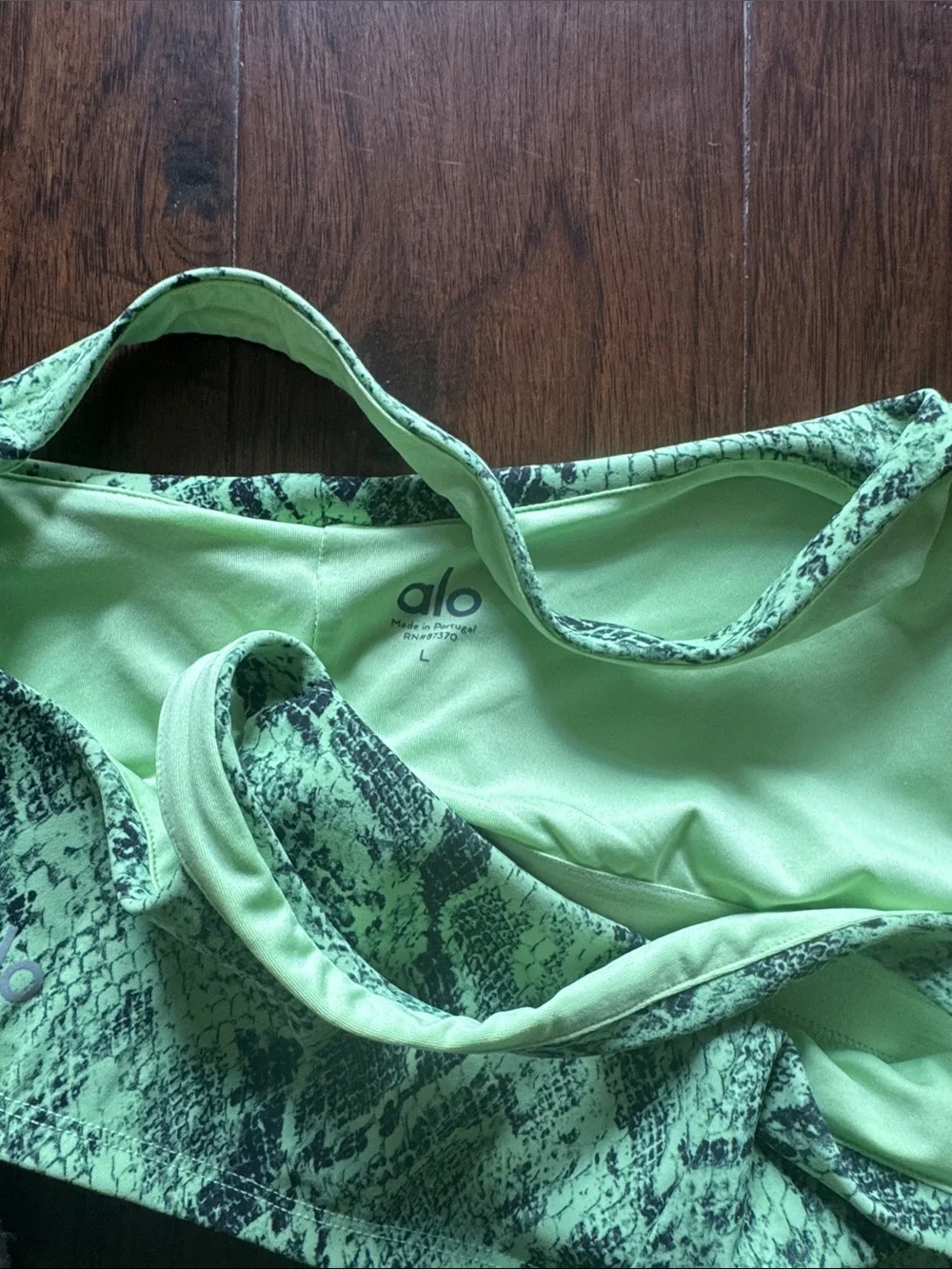 Alo Yoga Green Snake-Print Activewear Set - Sports Bra & Leggings